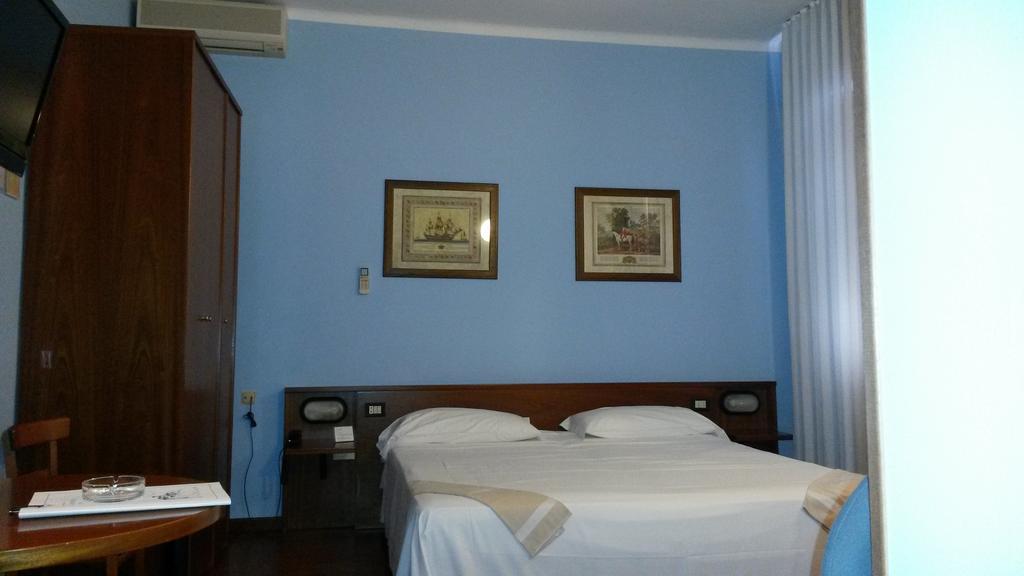 Hotel Mariani เยซี ห้อง รูปภาพ