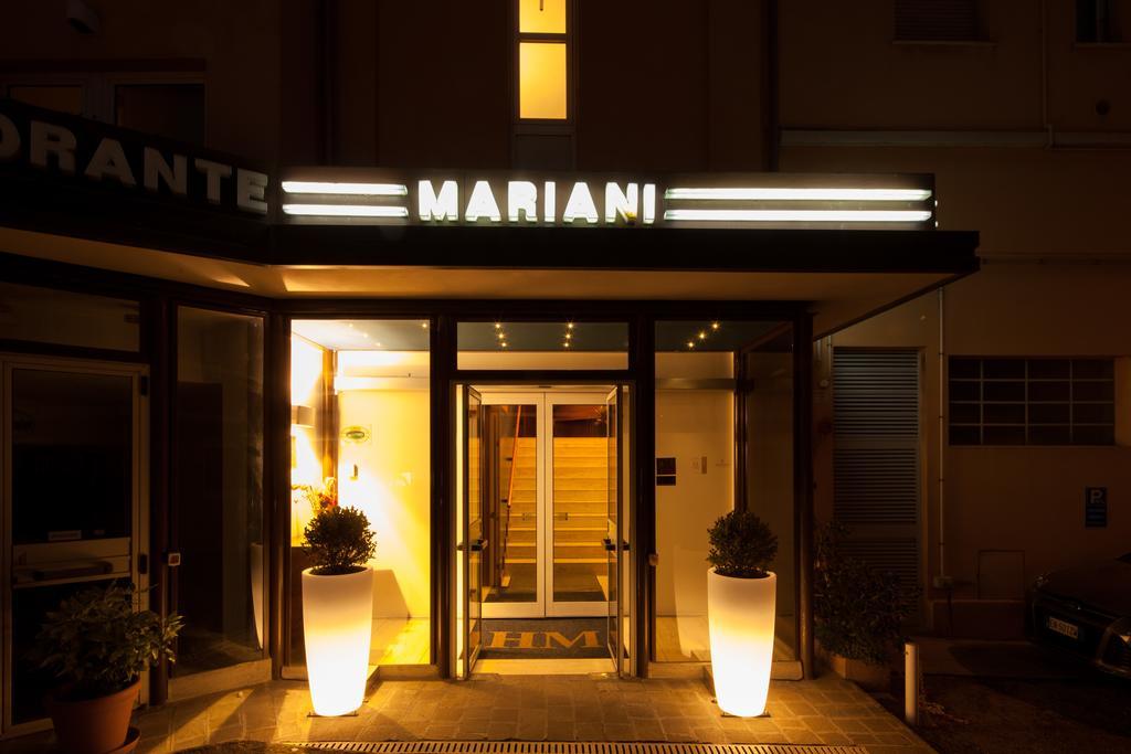 Hotel Mariani เยซี ภายนอก รูปภาพ