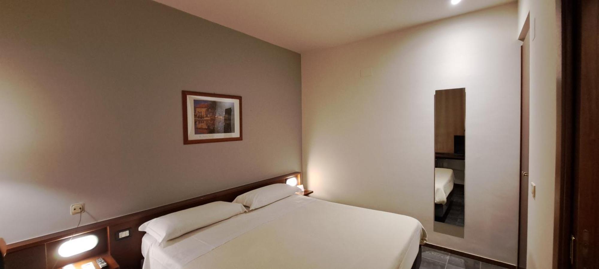 Hotel Mariani เยซี ภายนอก รูปภาพ