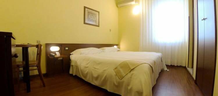 Hotel Mariani เยซี ภายนอก รูปภาพ