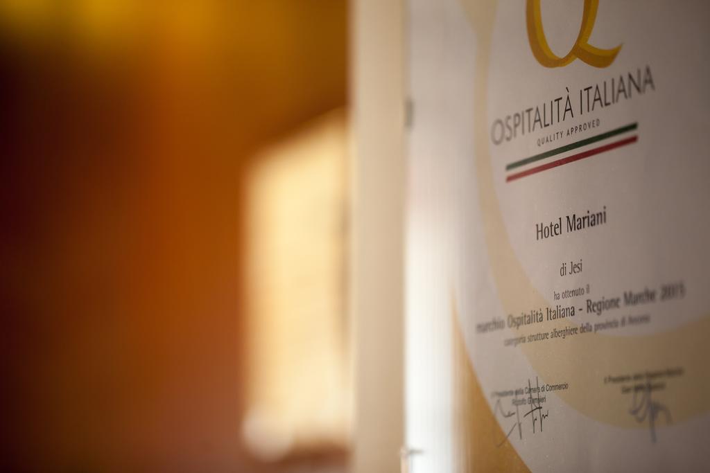 Hotel Mariani เยซี ภายนอก รูปภาพ