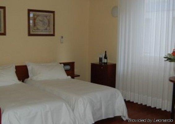 Hotel Mariani เยซี ภายนอก รูปภาพ