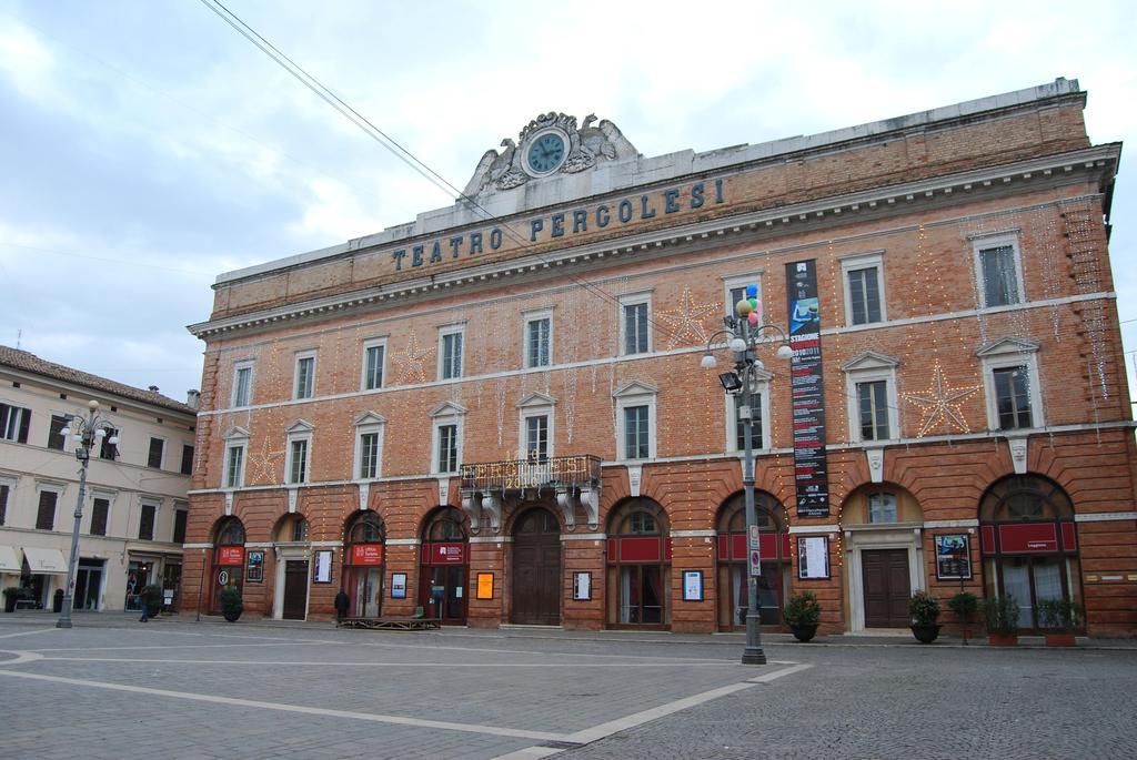 Hotel Mariani เยซี ภายนอก รูปภาพ