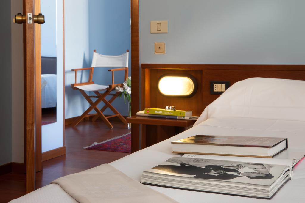Hotel Mariani เยซี ภายนอก รูปภาพ