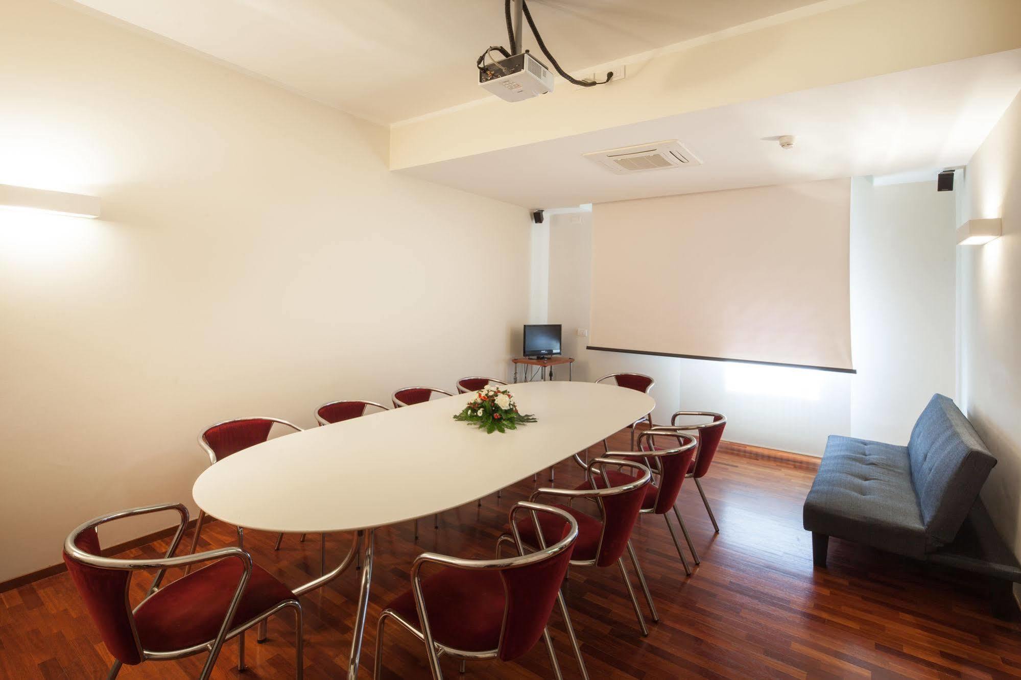 Hotel Mariani เยซี ภายนอก รูปภาพ