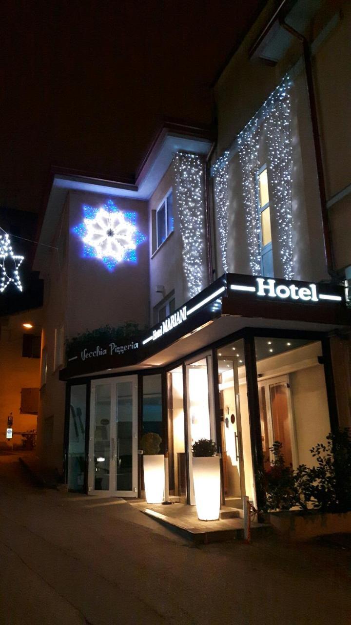 Hotel Mariani เยซี ภายนอก รูปภาพ