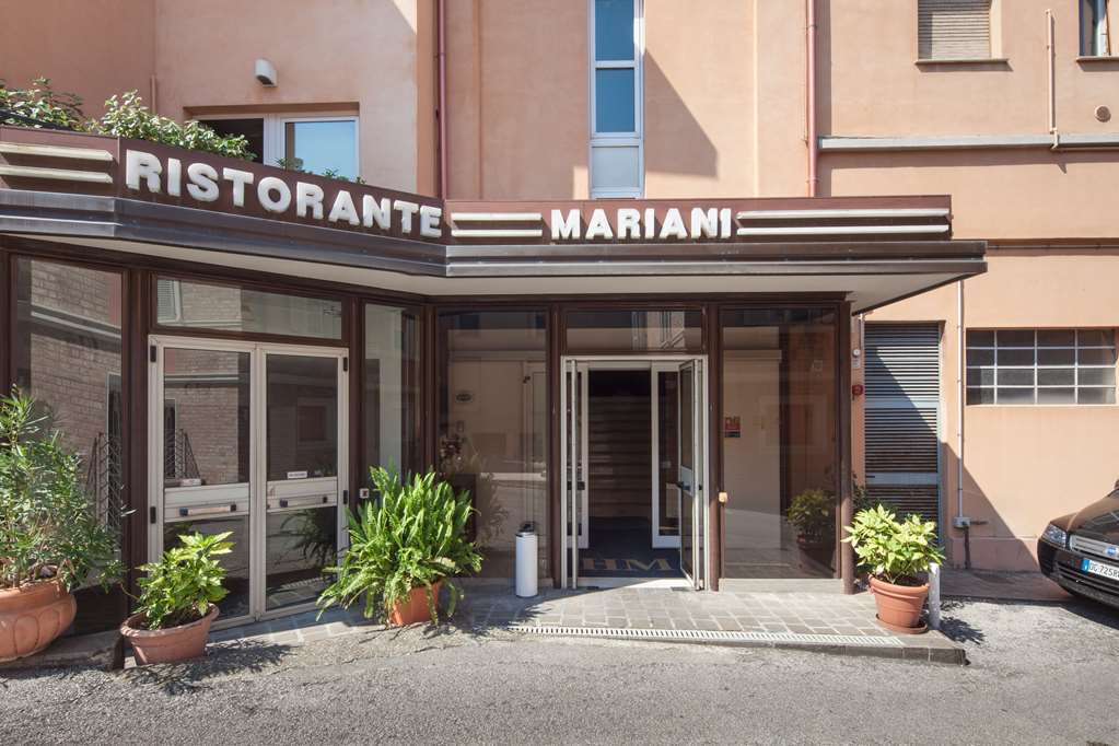 Hotel Mariani เยซี ภายนอก รูปภาพ